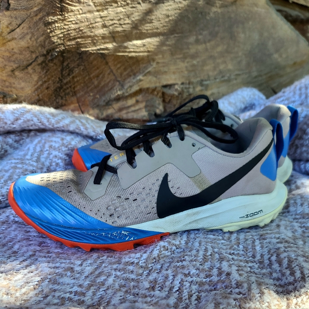 Nike Terra Kiger Trail Running Sneakers, Women's Size 8.5 US